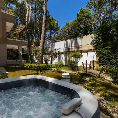The Garden Jacuzzi By Ps *