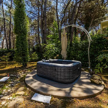 The Garden Jacuzzi By Ps * Golem (Tirana)