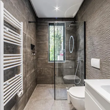 The Garden Jacuzzi By Ps Appartement Golem (Tirana)